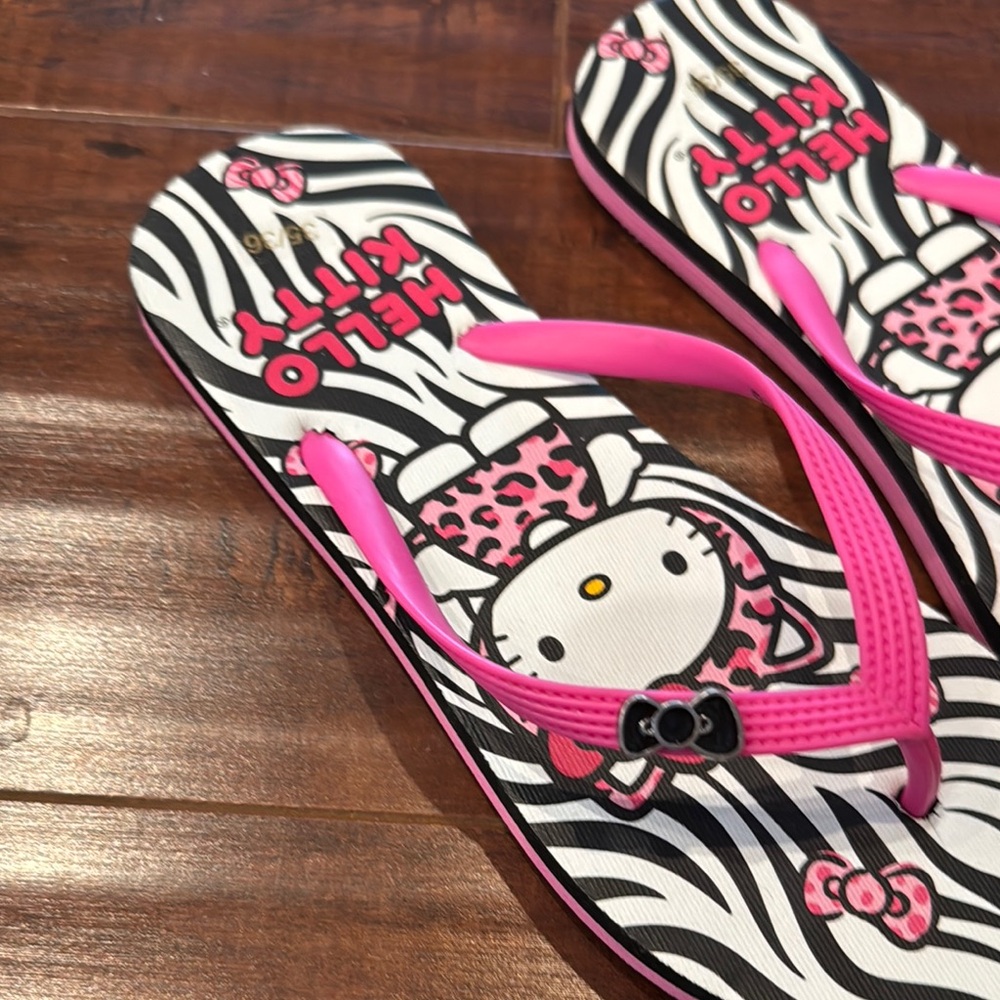 New Hello Kitty Flip Flops Zebra & Leopard, Size 6 - Picture 5 of 5